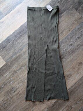 Good American Ribbed Midi Skirt in Army Green